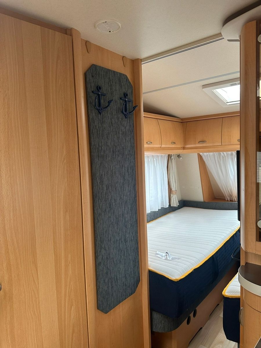 Fahrzeugabbildung Hobby De Luxe 495 UL Fahrradträger,Mover,Einzelbetten