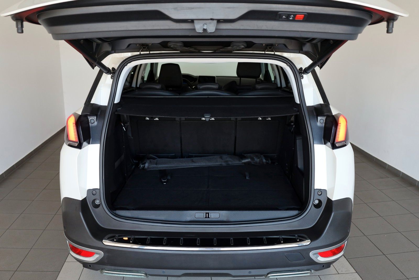 Fahrzeugabbildung Peugeot 5008 Allure 7 Si.,T.Leder,Navi,LED,SH,PDC,Kamera