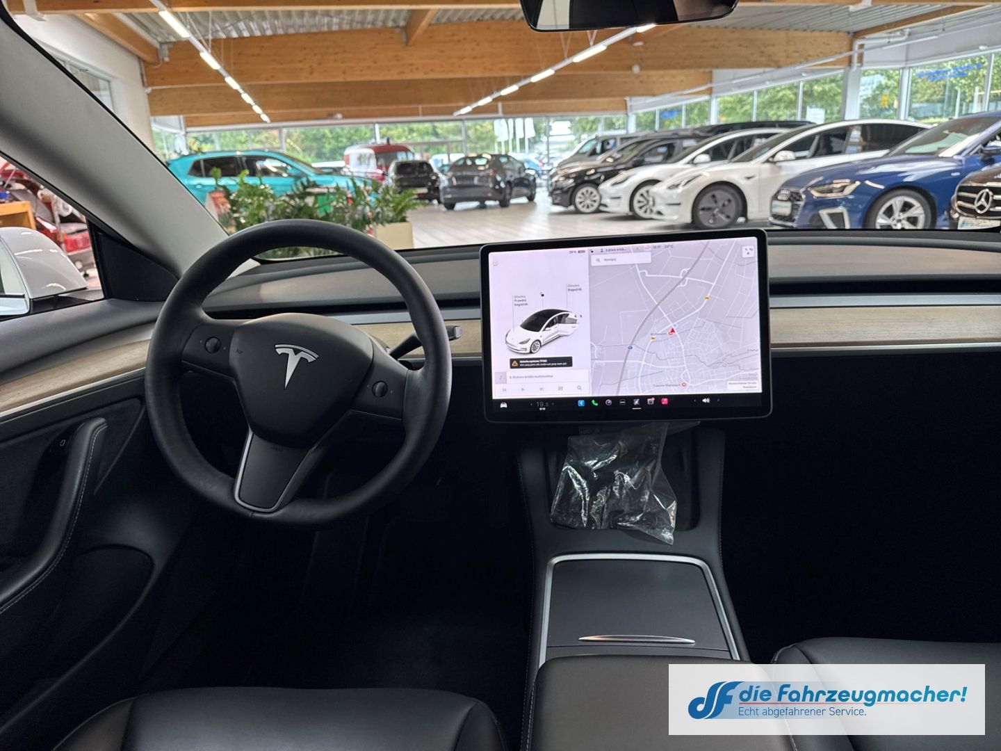 Fahrzeugabbildung Tesla Model 3 Basis RWD Soundsystem ACC El. Heckklappe