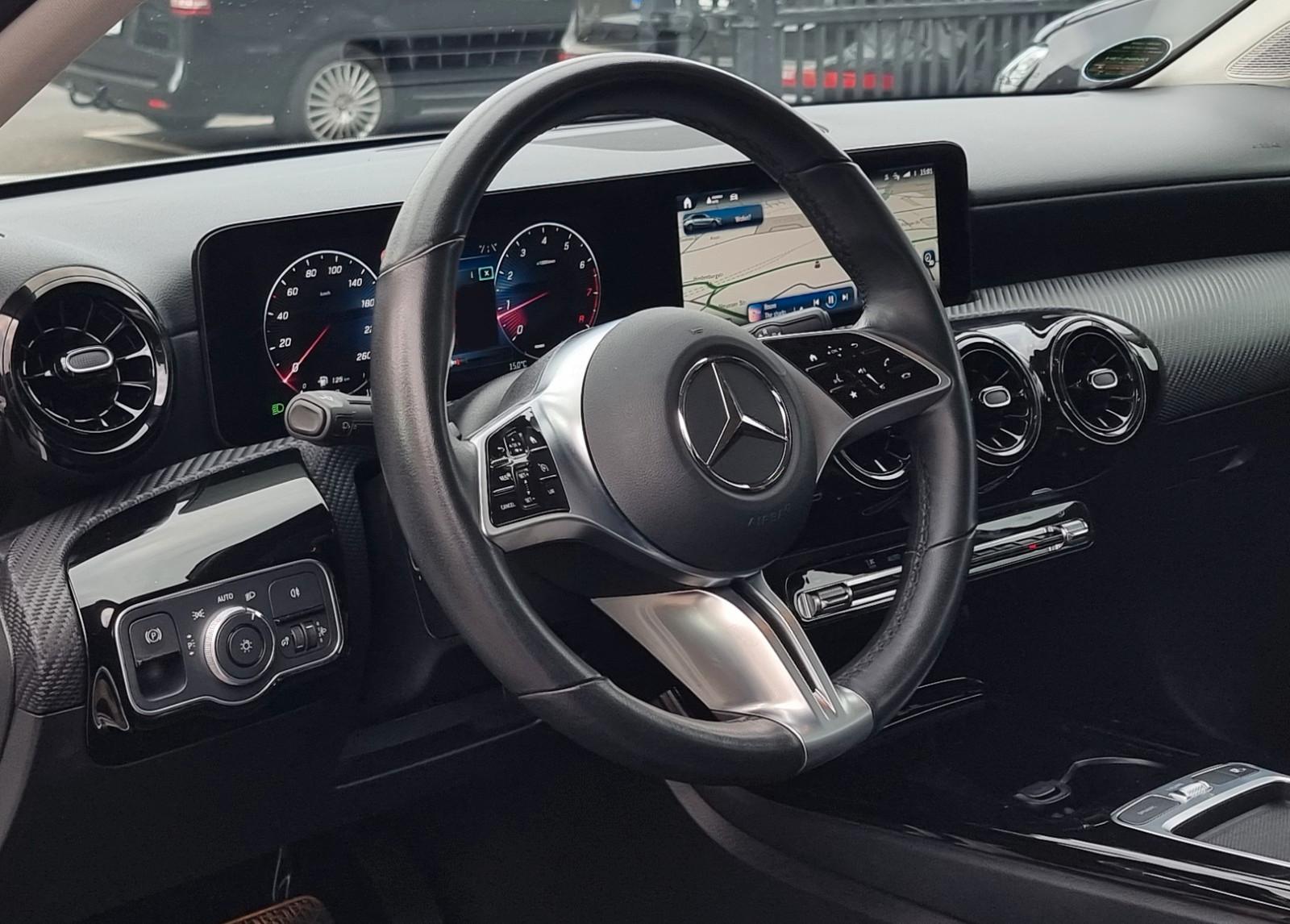 Mercedes-Benz A 180 Lim-48TKM-LEDER-KAMERA-GARANTIE-AUTOMATIK-