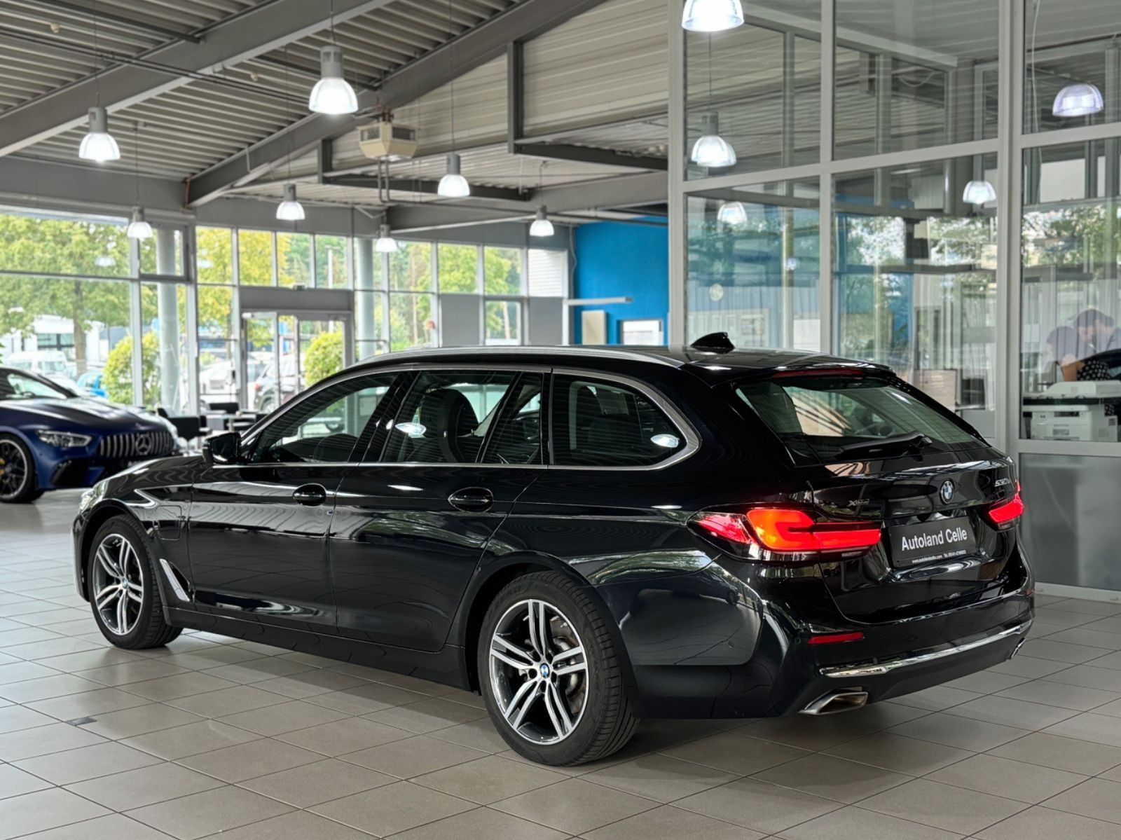 Fahrzeugabbildung BMW 530e xD Luxury Line 360° HUD Laser DAB Komfort