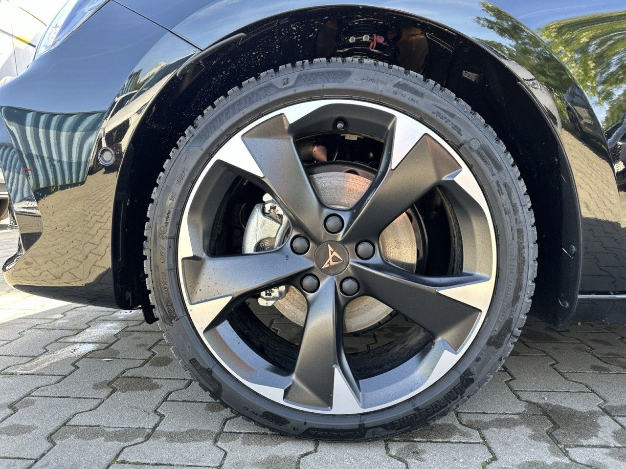 Fahrzeugabbildung CUPRA Leon 2.0 TDI 110 kW - mit KI generiert/bearbeitet