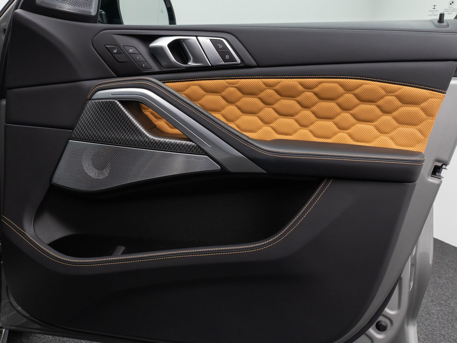 Fahrzeugabbildung BMW X6 M Panorama 360°Laser B&W Massage SoftCl AHK