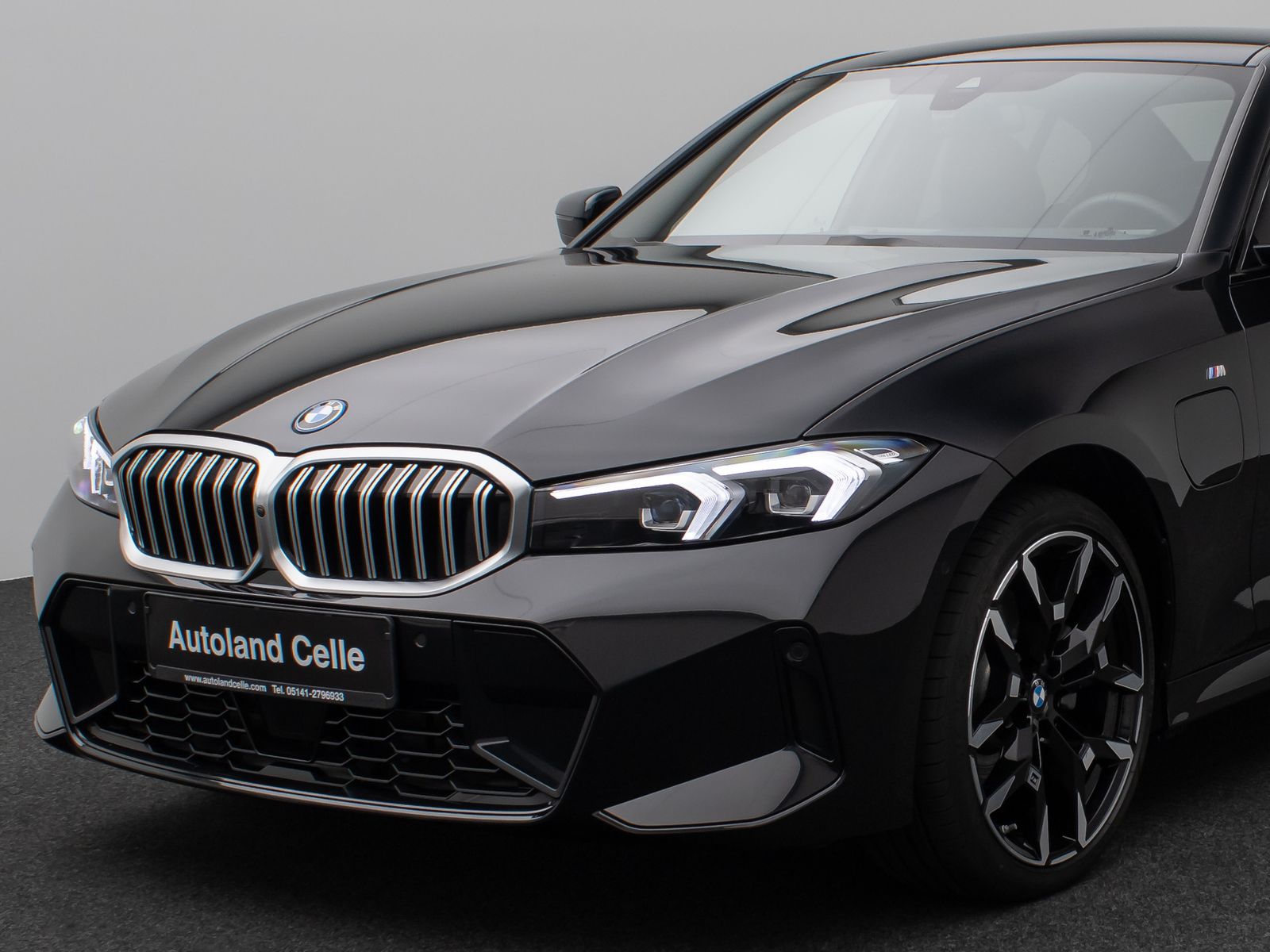 Fahrzeugabbildung BMW 330e M Sport 360°HUD DAB H/K Alarm ParkAs 19Zoll