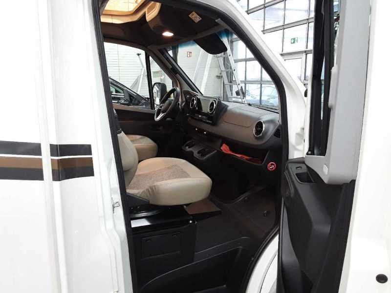 Fahrzeugabbildung Carthago c-tourer T143 LE Sprinter 417 DISTR 24"TV 3xBett