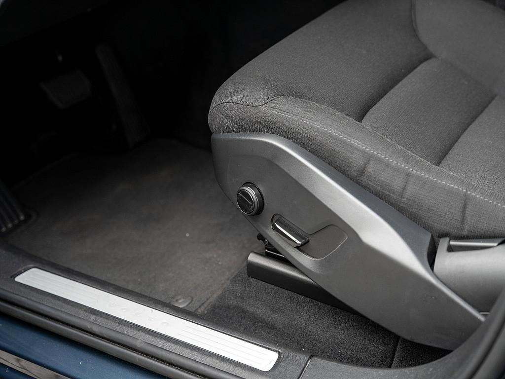 Volvo XC60 B4 Momentum Pro LED SCHEINWERFER ACC KAMERA