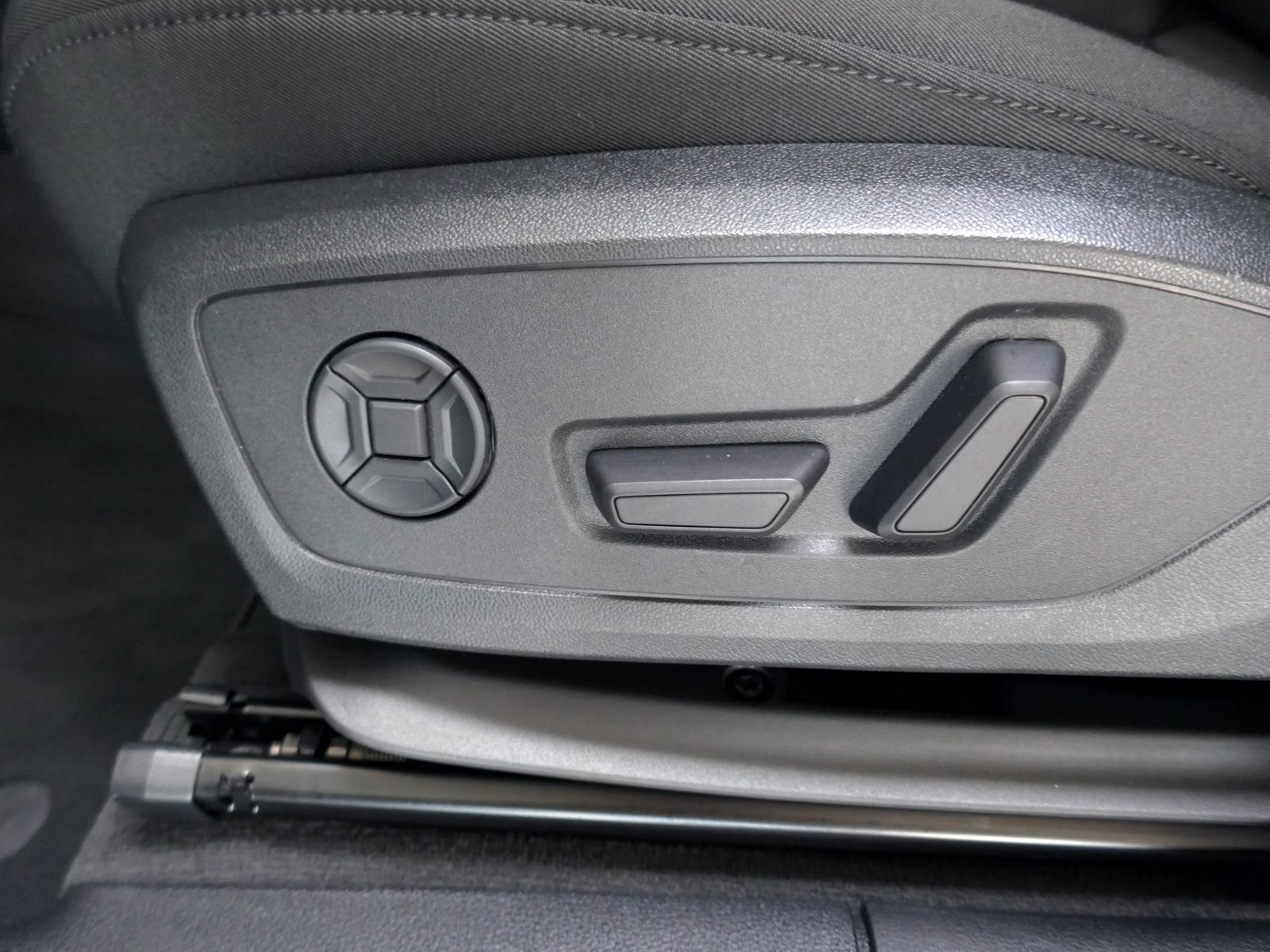 Fahrzeugabbildung Audi Q3 35 Advanced 2.0 TDI S-tronic | LED AHK RFK
