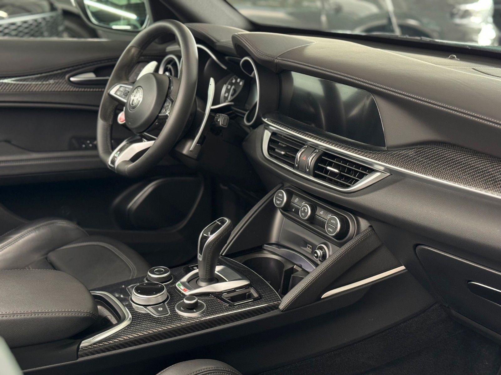 Fahrzeugabbildung Alfa Romeo Quadrifoglio Q4 ACC Assist-Paket Pano Garantie