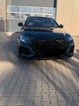 Audi RSQ8 - blaue Audi RSQ8