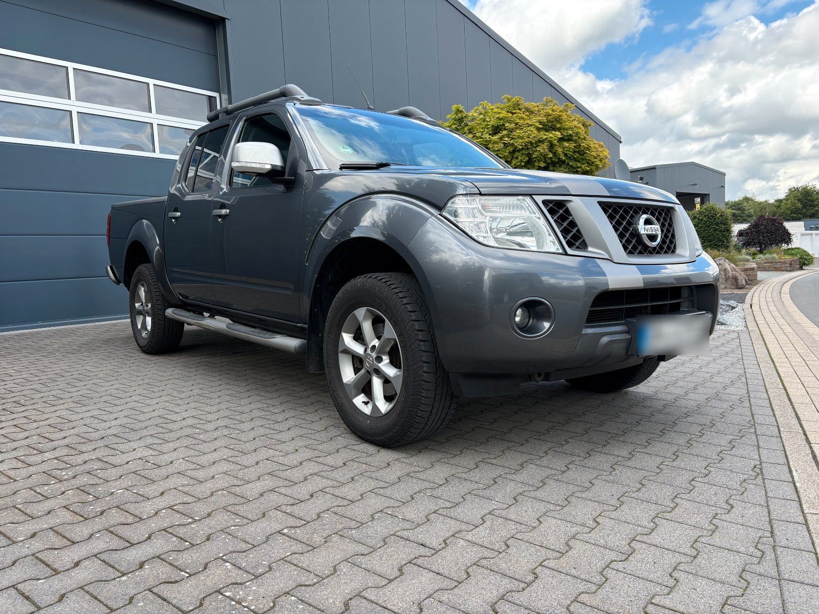 NISSAN Navara