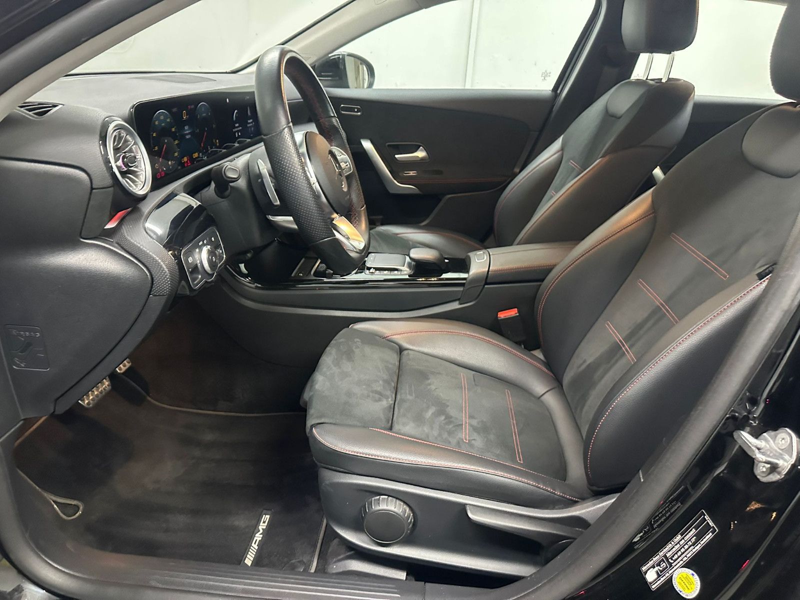 Fahrzeugabbildung Mercedes-Benz A 200 d 4MATIC DCT LImousine *AMG-LINE*KAMERA*