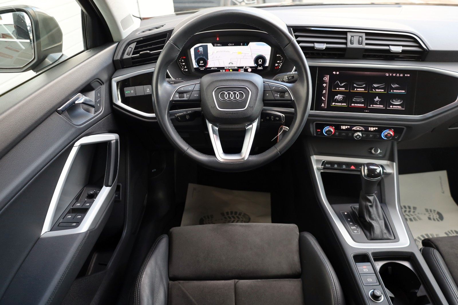 Fahrzeugabbildung Audi Q3 Sportback 35 TFSI S line,T.Leder,Navi,LED,SH