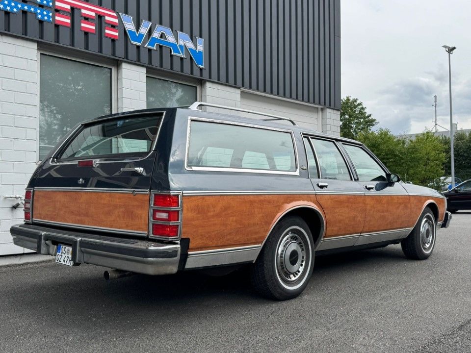 Fahrzeugabbildung Chevrolet Caprice Station Wagon LPG HU H gerade gemacht