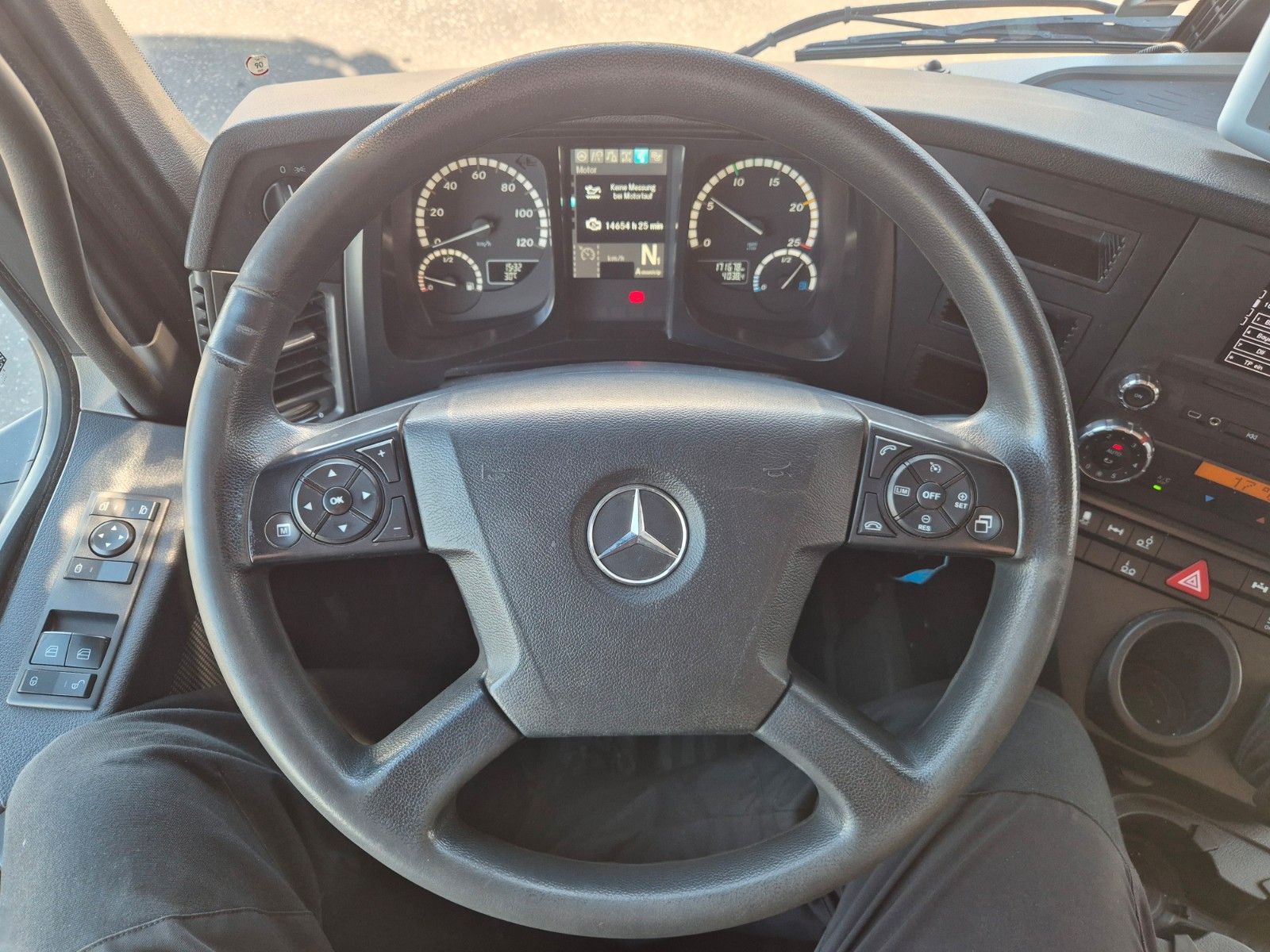 Fahrzeugabbildung Mercedes-Benz Actros 2533 L Faun Variopress II524 V19 Zoeller