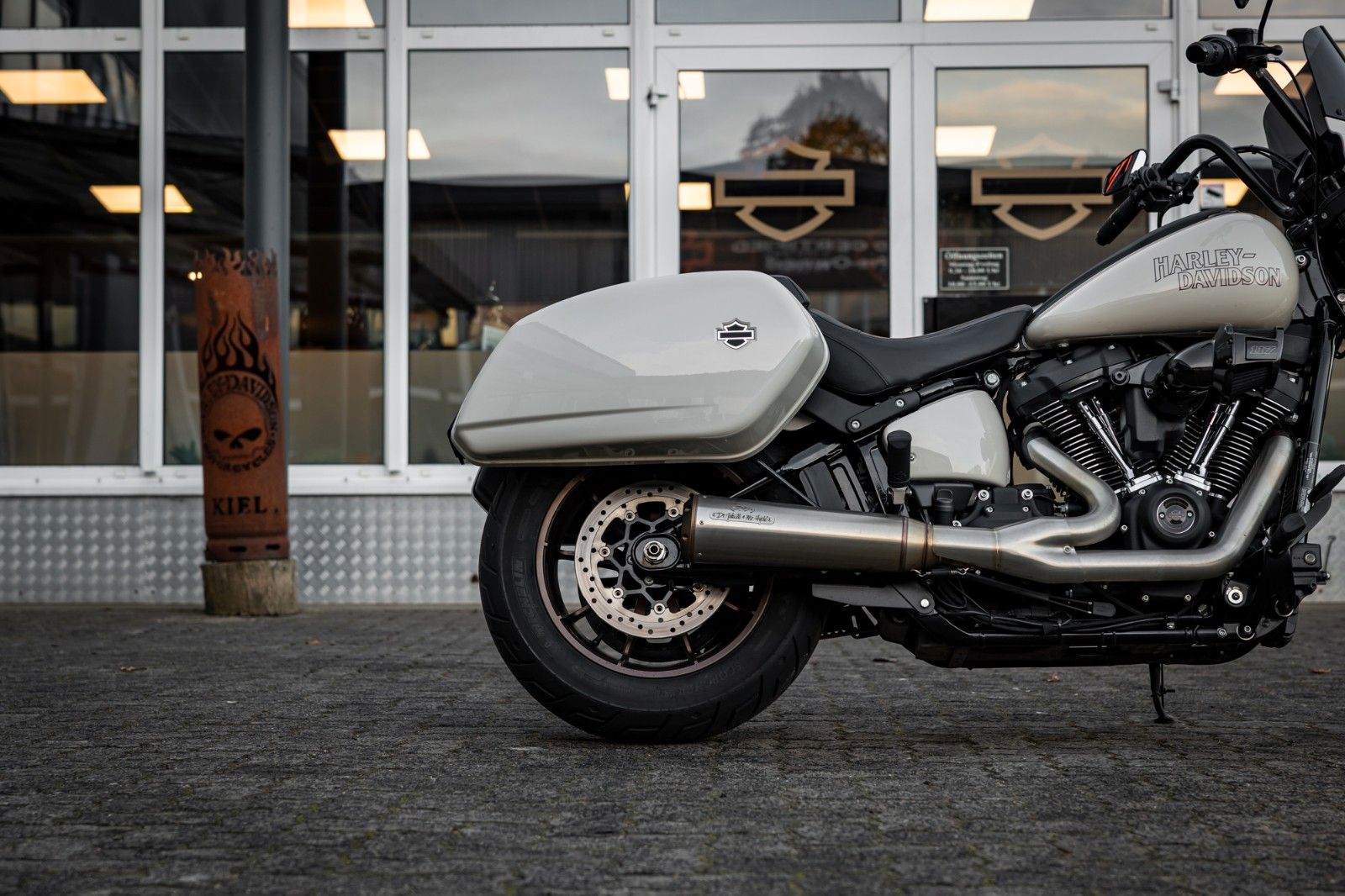 Fahrzeugabbildung Harley-Davidson FXLRS LOW RIDER S 117 CUI - JEKILL&HYDE -