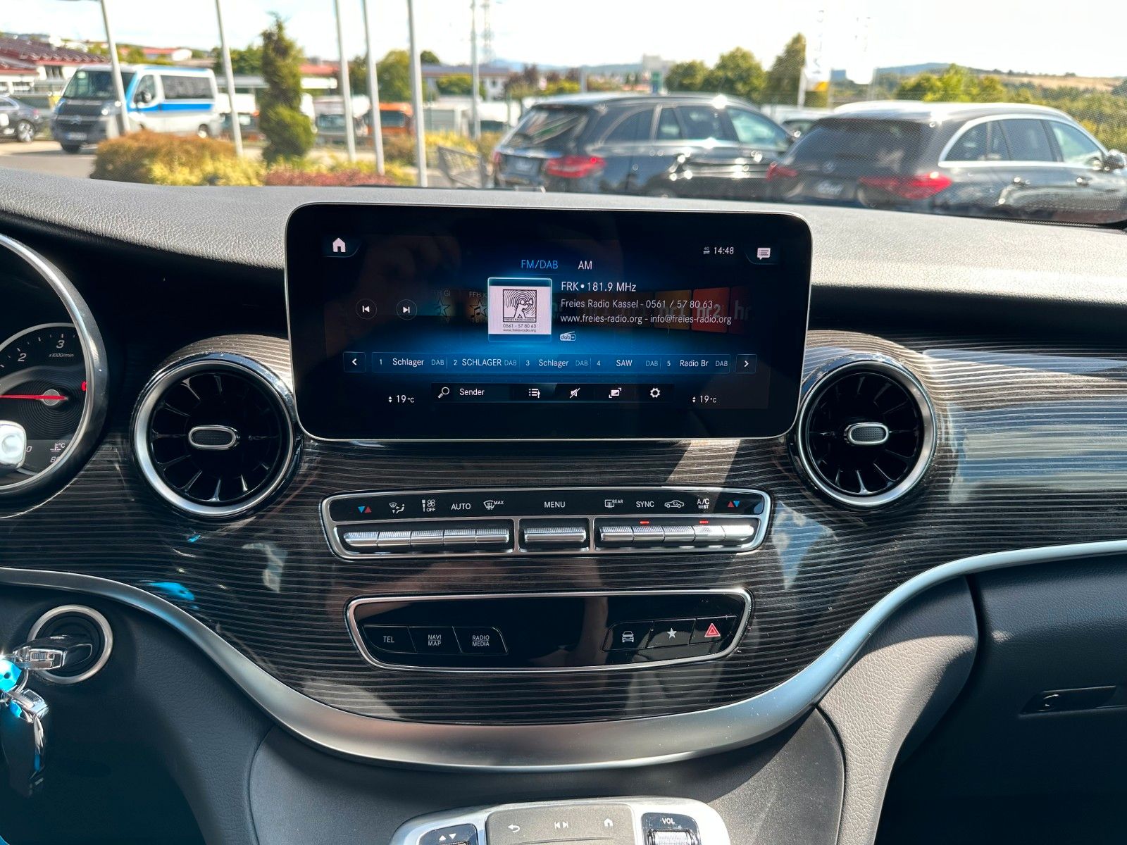 Fahrzeugabbildung Mercedes-Benz V 250 EDITION 4MATIC Kompakt Liege-Paket AHK2,5t