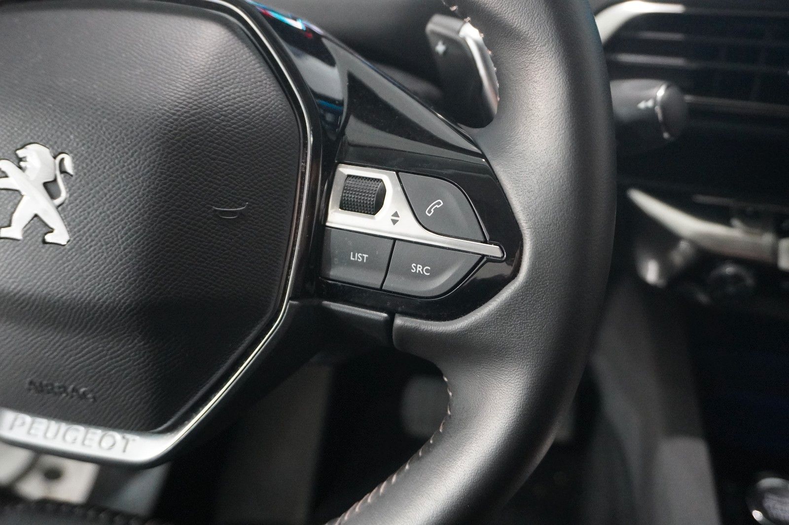 Fahrzeugabbildung Peugeot 3008 Hybrid PHEV ALLURE NAVI/LED/KAMERA/SH/AHK