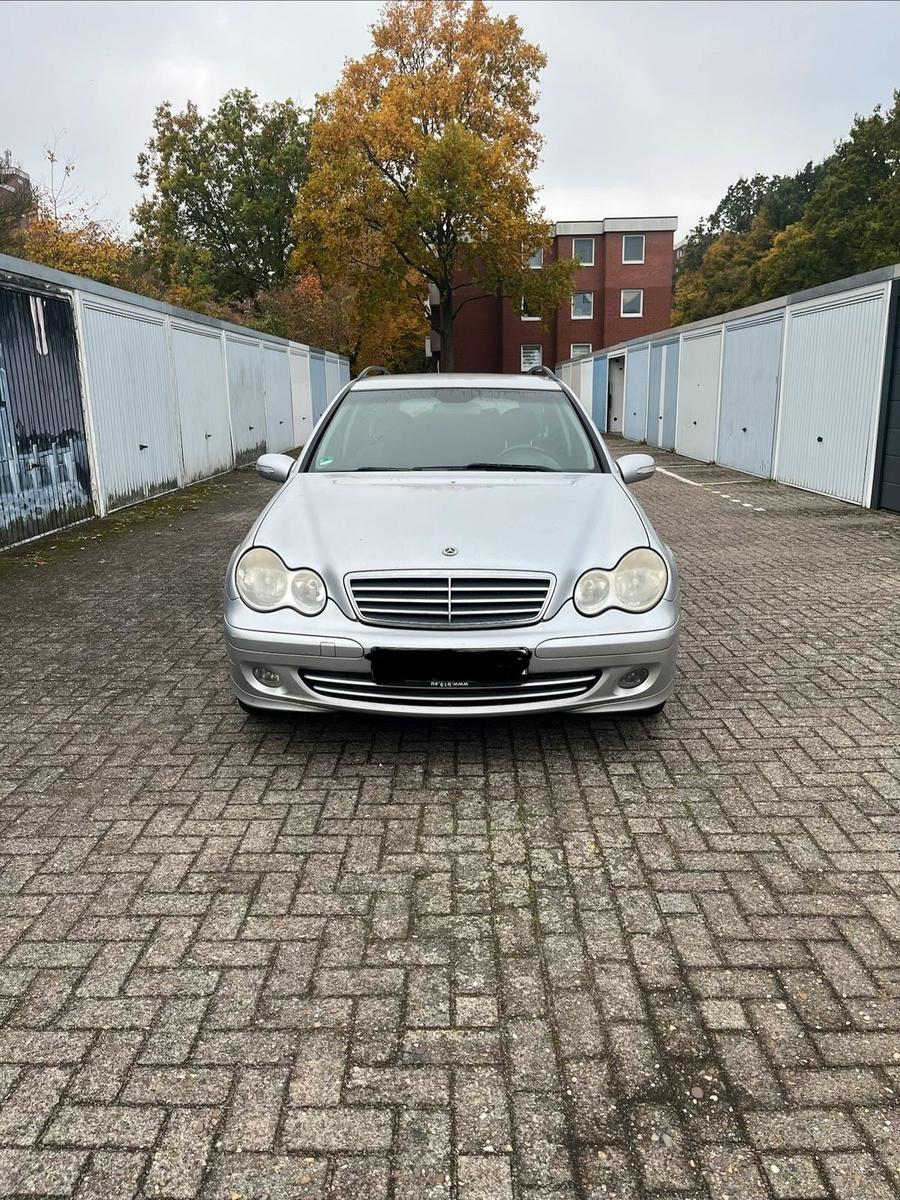 Mercedes-Benz C220 2005 — rear view