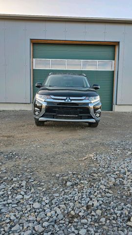 Mitsubishi Outlander 2.2 DI-D 4WD 7 SITZ