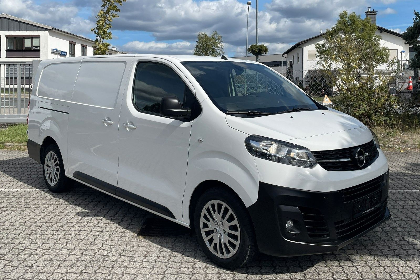 Opel Vivaro L3 WÜRTH Regale Klima 360° Kamera PDC