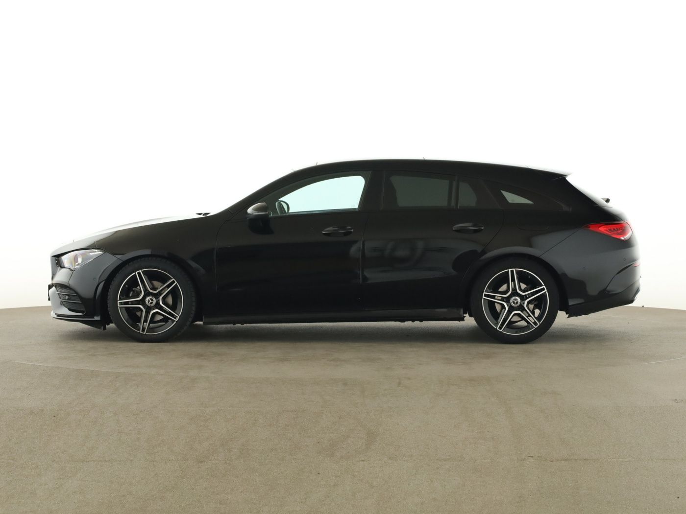 Mercedes-Benz CLA 180 d SB AMG+NIGHT+AHK+PANO+AMBIENTE+LED+FLA imagem 3