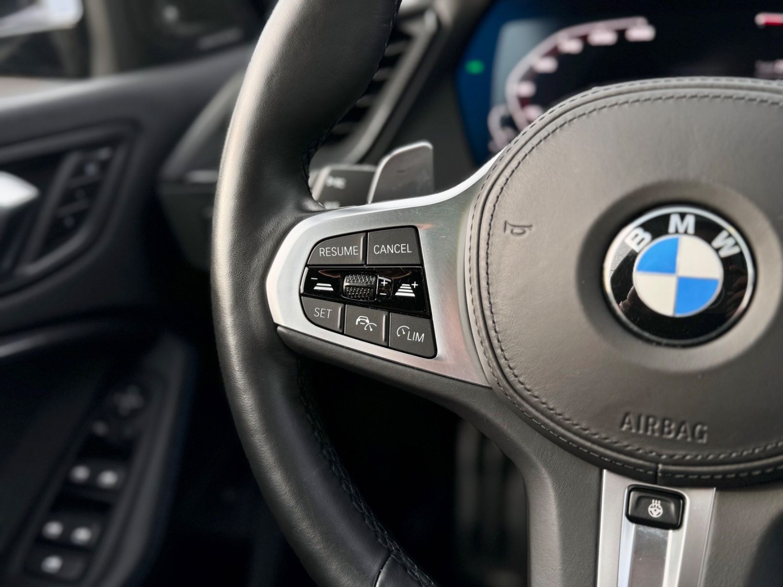 Fahrzeugabbildung BMW M135 i xDrive LED Panorama ACC harman/k HuD Ambi