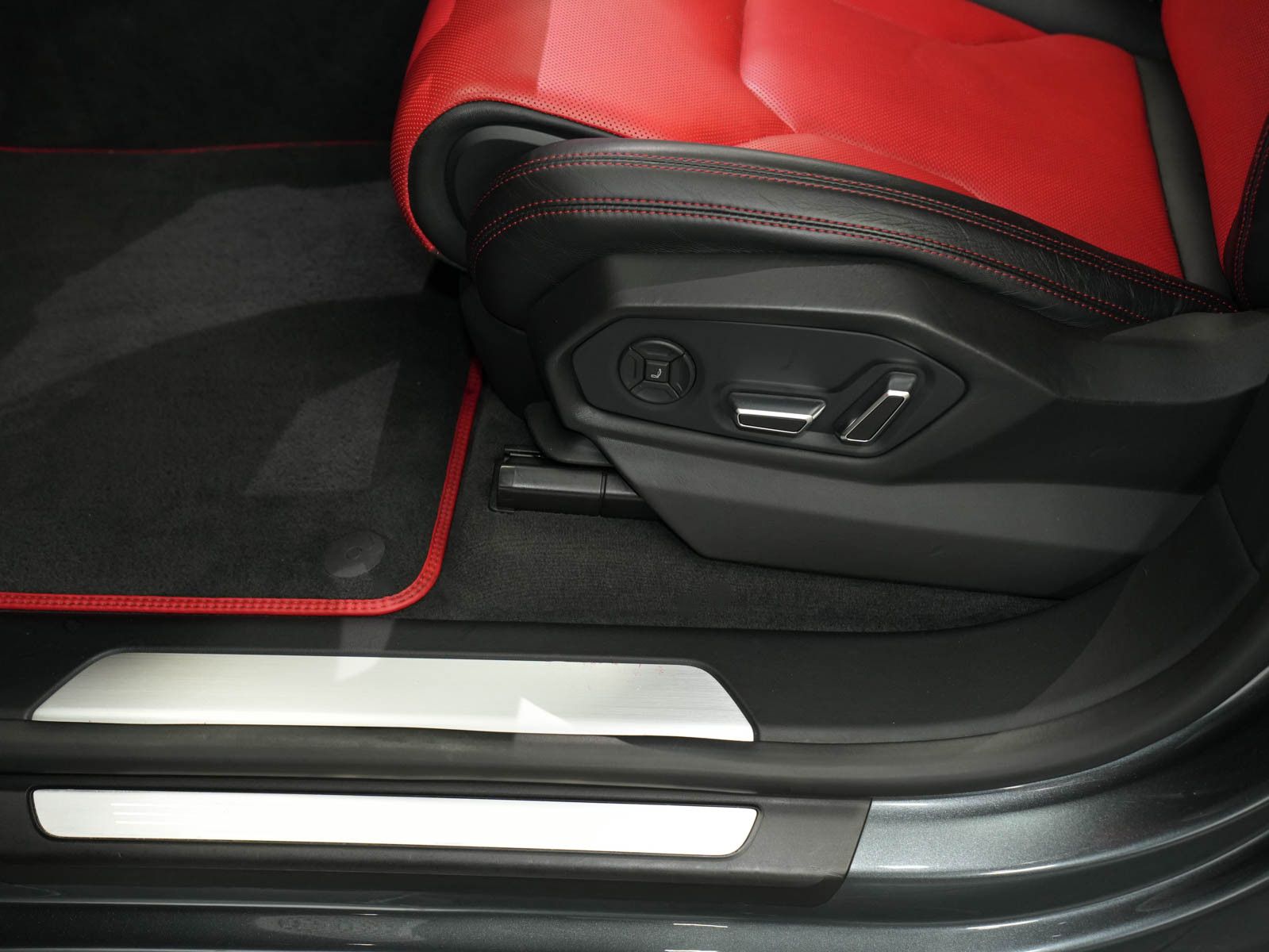 Fahrzeugabbildung Lamborghini Urus - B&O 3D|ADAS|BicolorSportivo|22"|Pano|Mass