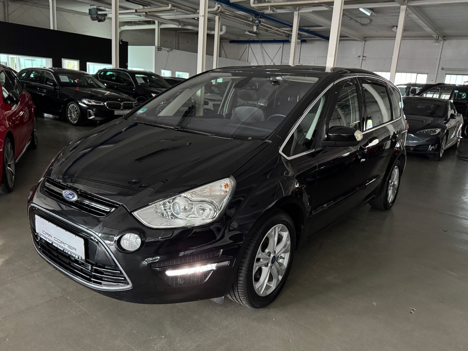 Fahrzeugabbildung Ford S-MAX AUTOMATIK SPORTPAKET TITANIUM X VOLL