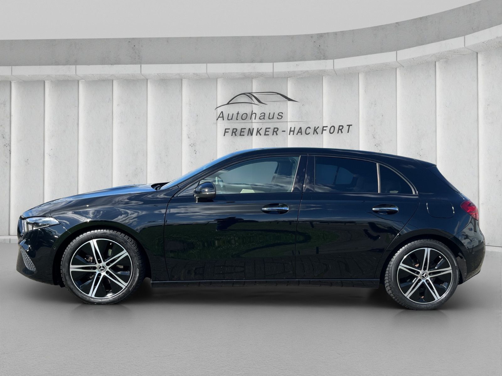 Mercedes-Benz A 180 Progressive Distronic Night 18 Advanced foto 4