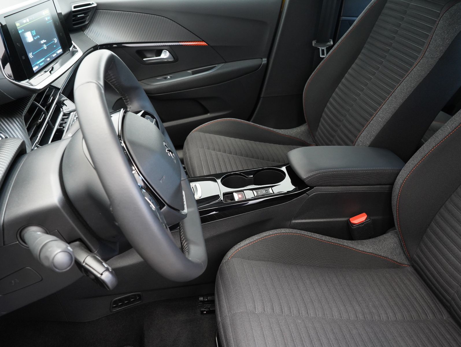 Fahrzeugabbildung Peugeot e-208 Active 50KWH/11KW/WÄRMEPUMPE/SOH