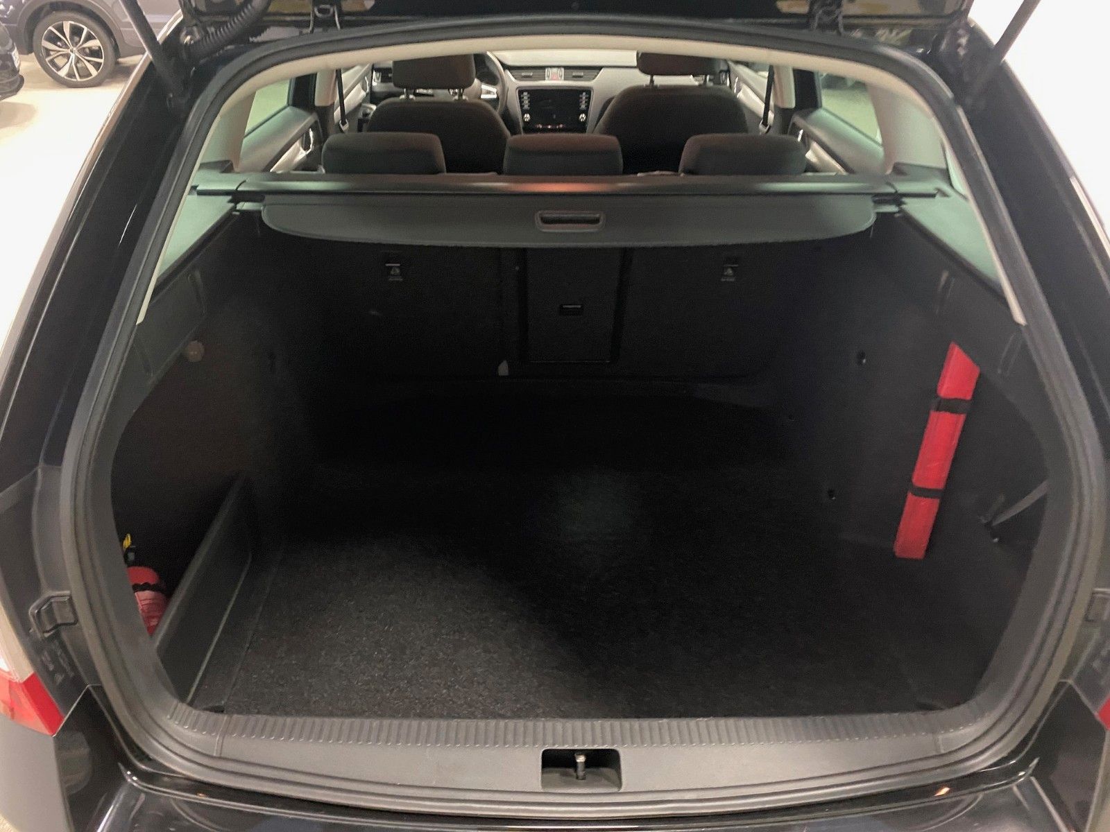 Fahrzeugabbildung SKODA Octavia 1.4 TSI Ambition Combi+NAVI+TEMPOMAT+SHZ