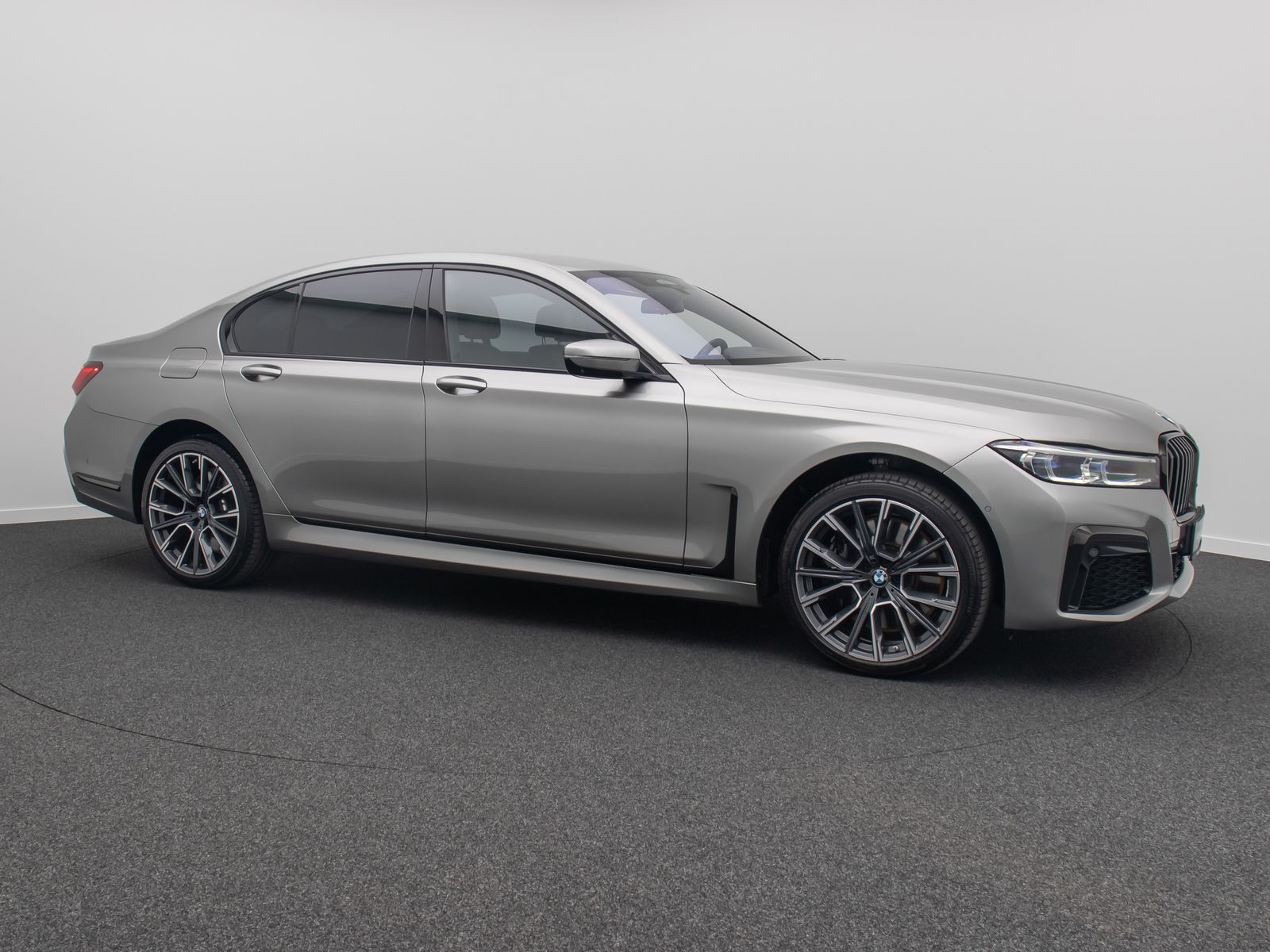 Fahrzeugabbildung BMW 740d xD M Sport 360°Laser HUD H/K SoftCl Massage