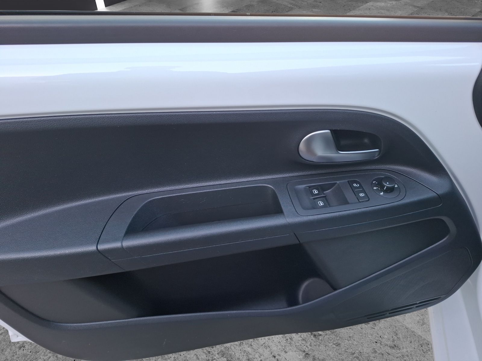 Fahrzeugabbildung Volkswagen up! 1.0 Basis Klima DAB SH