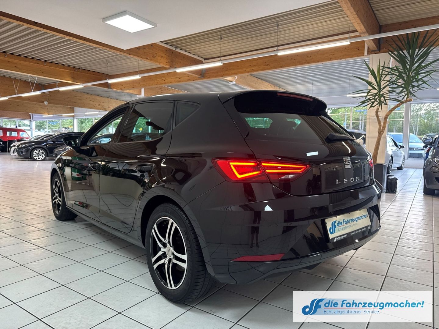 Fahrzeugabbildung SEAT Leon Ecomotive Style Navi LED Sperrdiff. Mehrzon