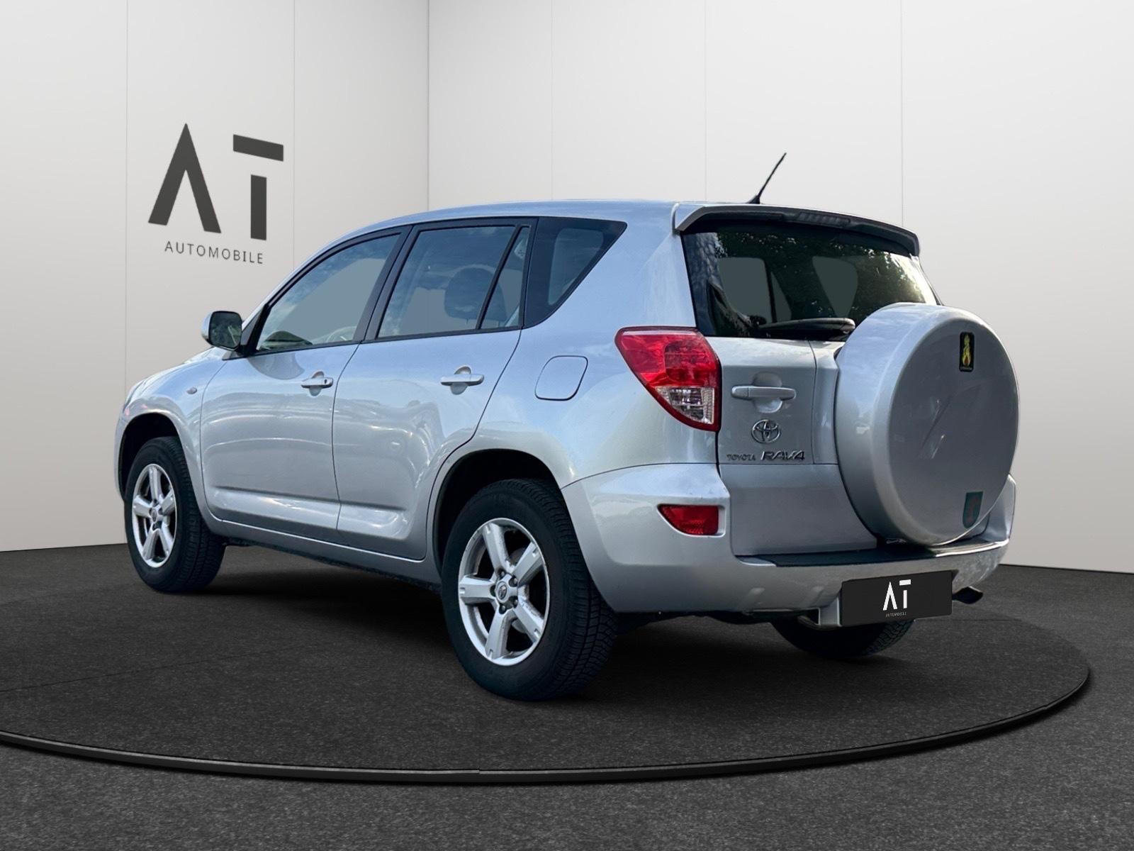 Toyota RAV4 2.0 VVT-i 152 ch 4x4 Sol • Boîte auto • Clim auto • Régulateur • Jantes alliage