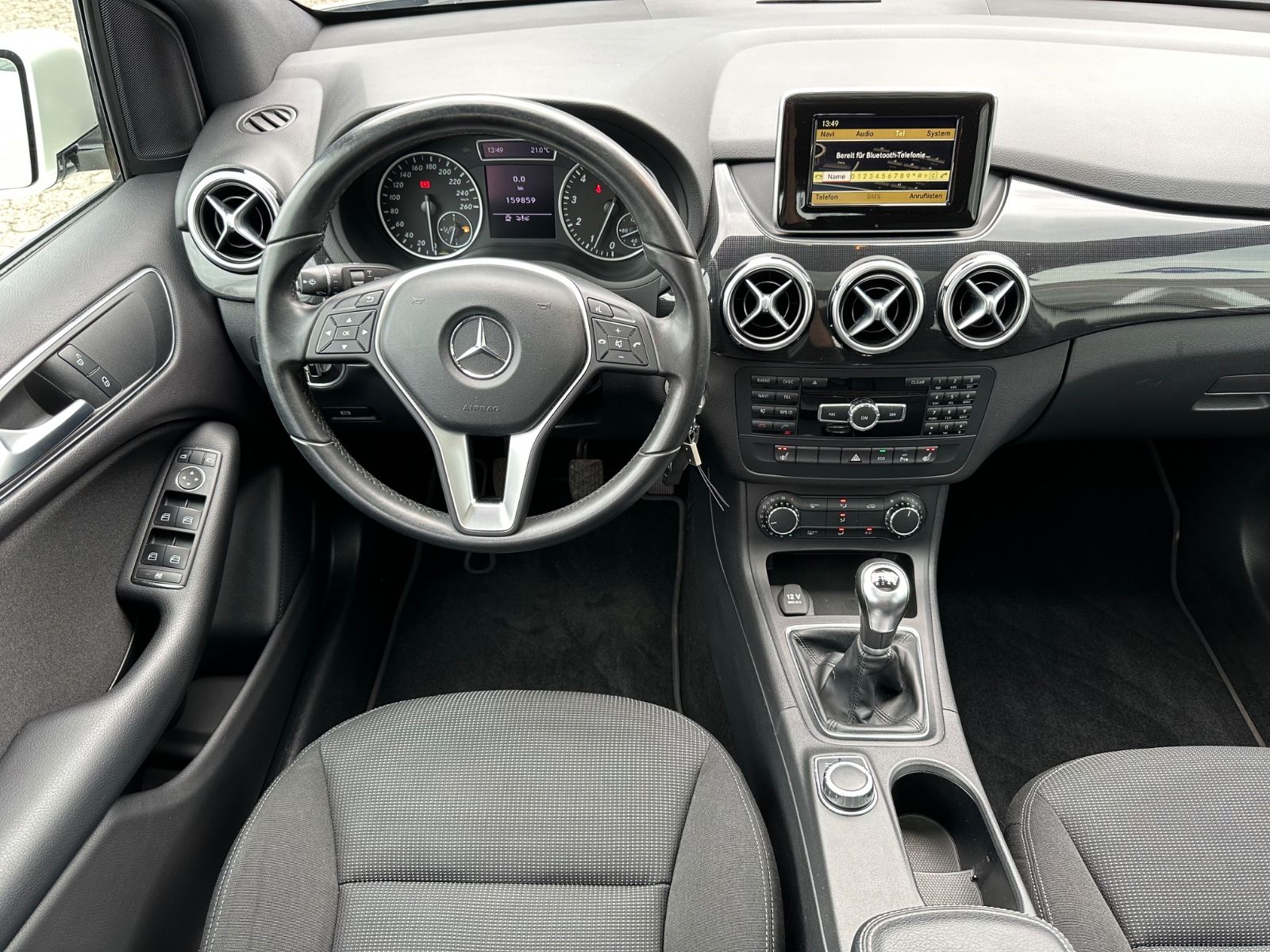 Fahrzeugabbildung Mercedes-Benz B 180 AHK/BiXenon/Pano/Navi/SHZG/GJR
