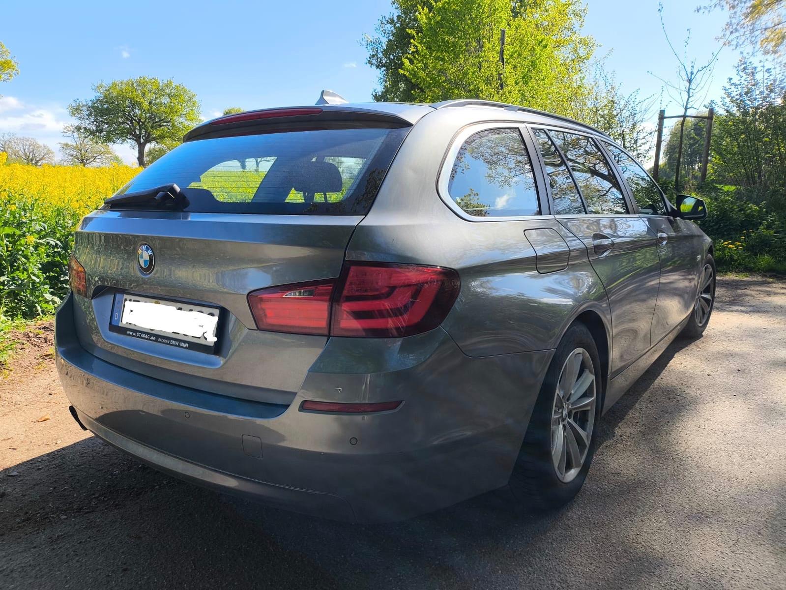 BMW 520 2010 — interior