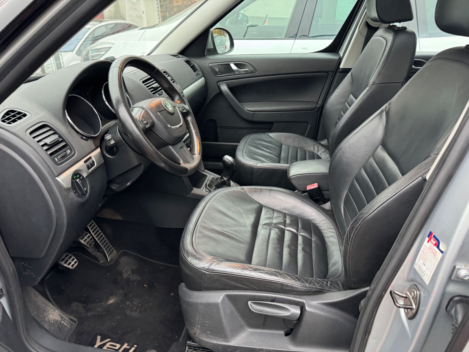 Fahrzeugabbildung SKODA Yeti Experience 4x4 Leder+Panorama+Navi+Xenon