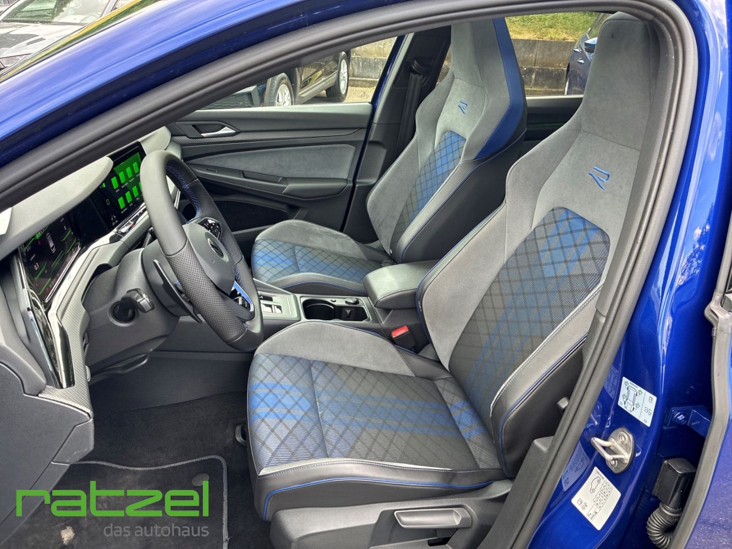 Fahrzeugabbildung Volkswagen Golf Variant 4Motion VIII R 2.0l TSI AHK-klappba