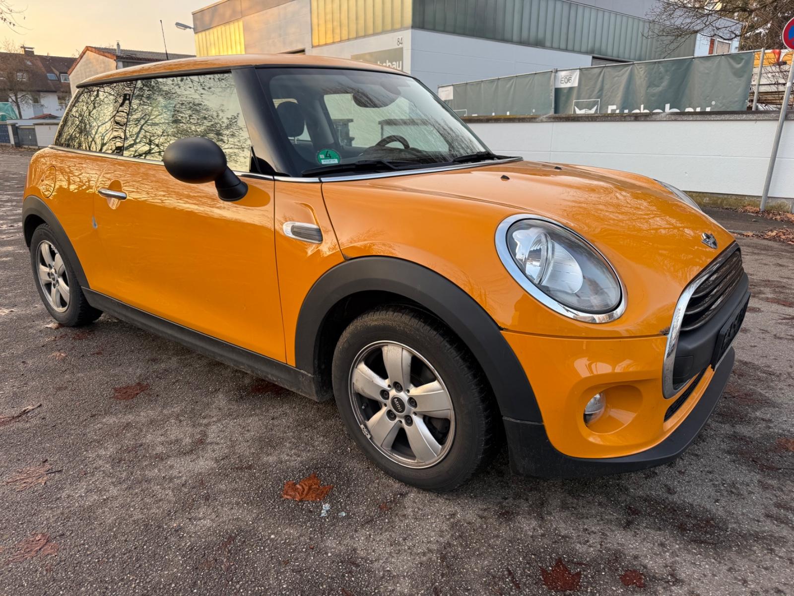 MINI ONE Mini 3-trg. One EURO 6 HU 12.2027 Neu