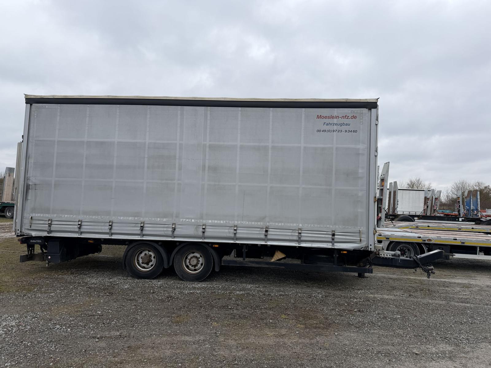 Möslein  Tandemplane Ladebordwand + Durchladbar