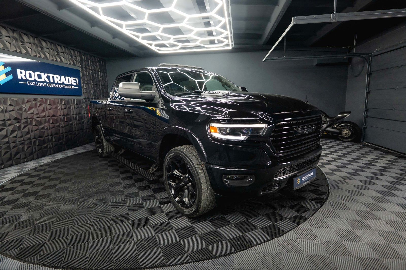 Fahrzeugabbildung Dodge RAM 5.7 V8 HEMI 4x4 LIMITED Offroad 100% Options