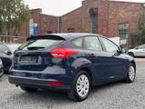 Ford Focus Lim. Ambiente - Ford: Blau