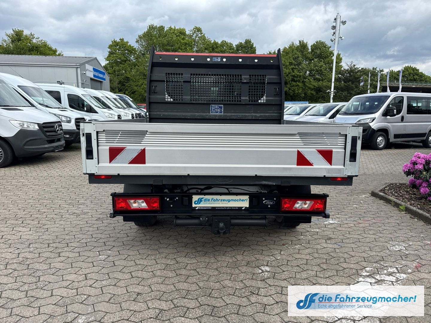 Fahrzeugabbildung Ford Transit Pritsche 310 L2 Doppelkabine AHK DAB Tel