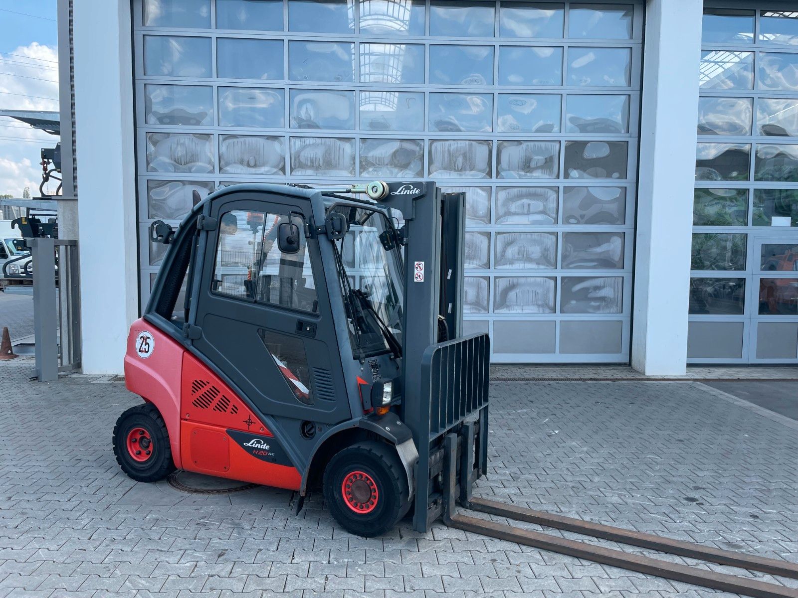 Fahrzeugabbildung Linde H20D-02/600 / Triplex 4,6m / 1.332h / Diesel