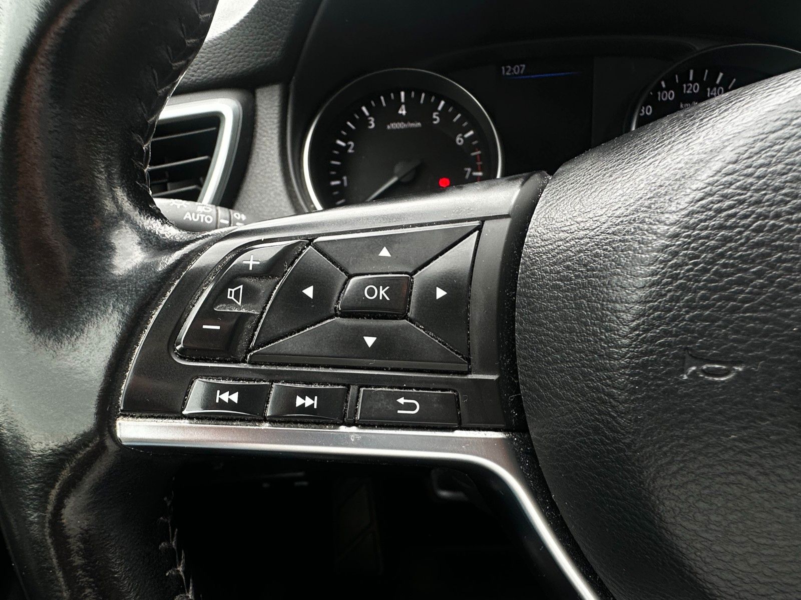 Fahrzeugabbildung Nissan Qashqai AHK / beh. FS/ Navigation / Alu