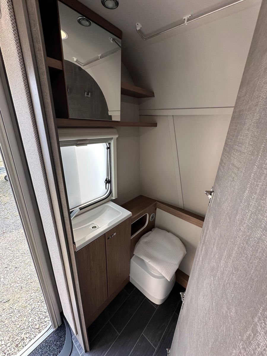 Fahrzeugabbildung Tabbert Senara 400 QD 2.3 Premium Interieur Exterieur