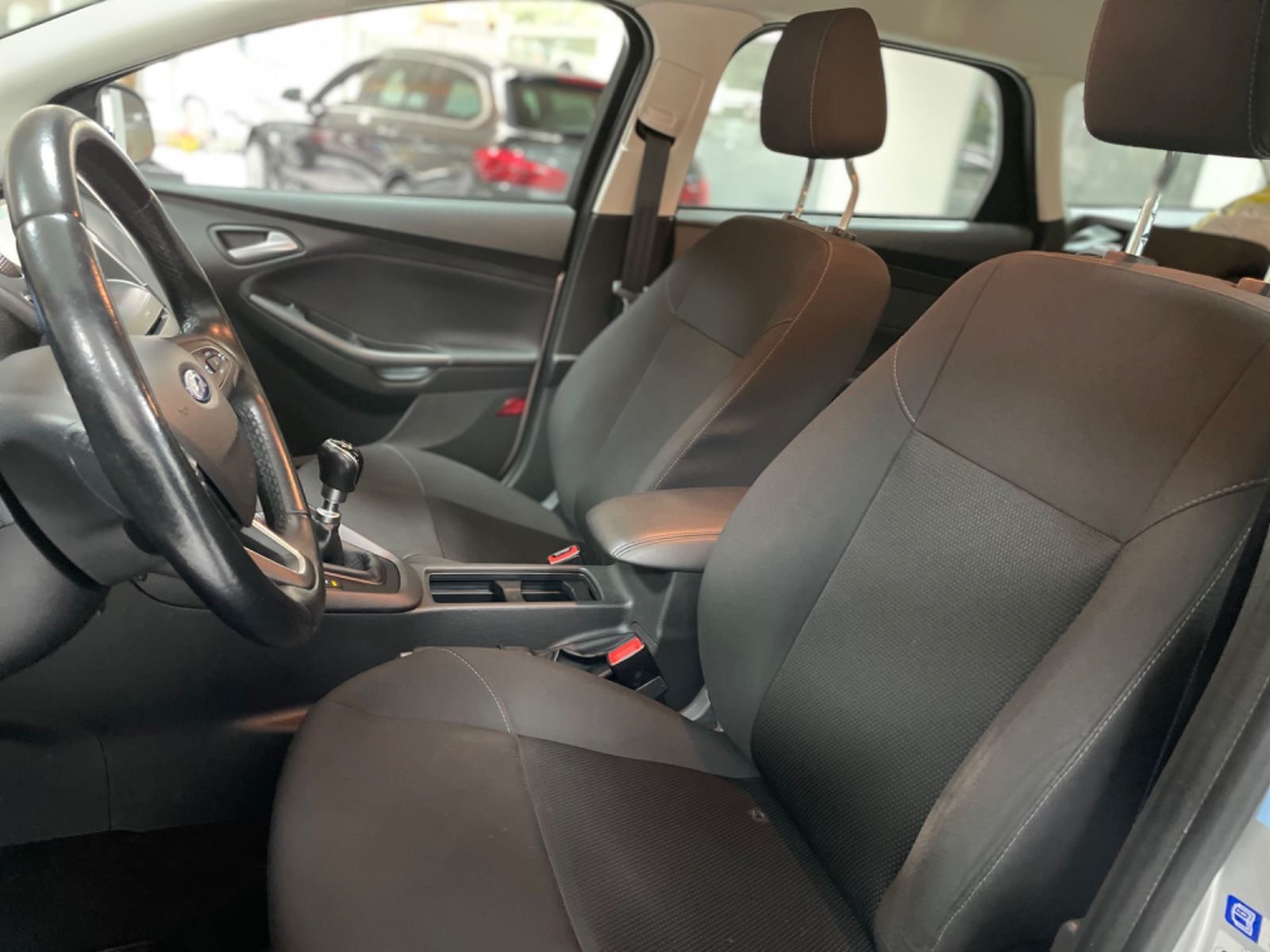 Fahrzeugabbildung Ford Focus Turnier Business Navi PDC