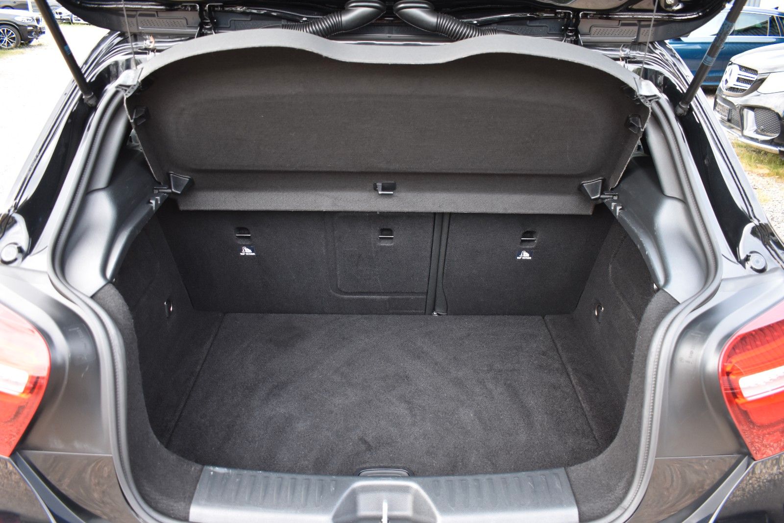 Fahrzeugabbildung Mercedes-Benz A 180 BlueEfficiency Urban Autom. Navi Kamera