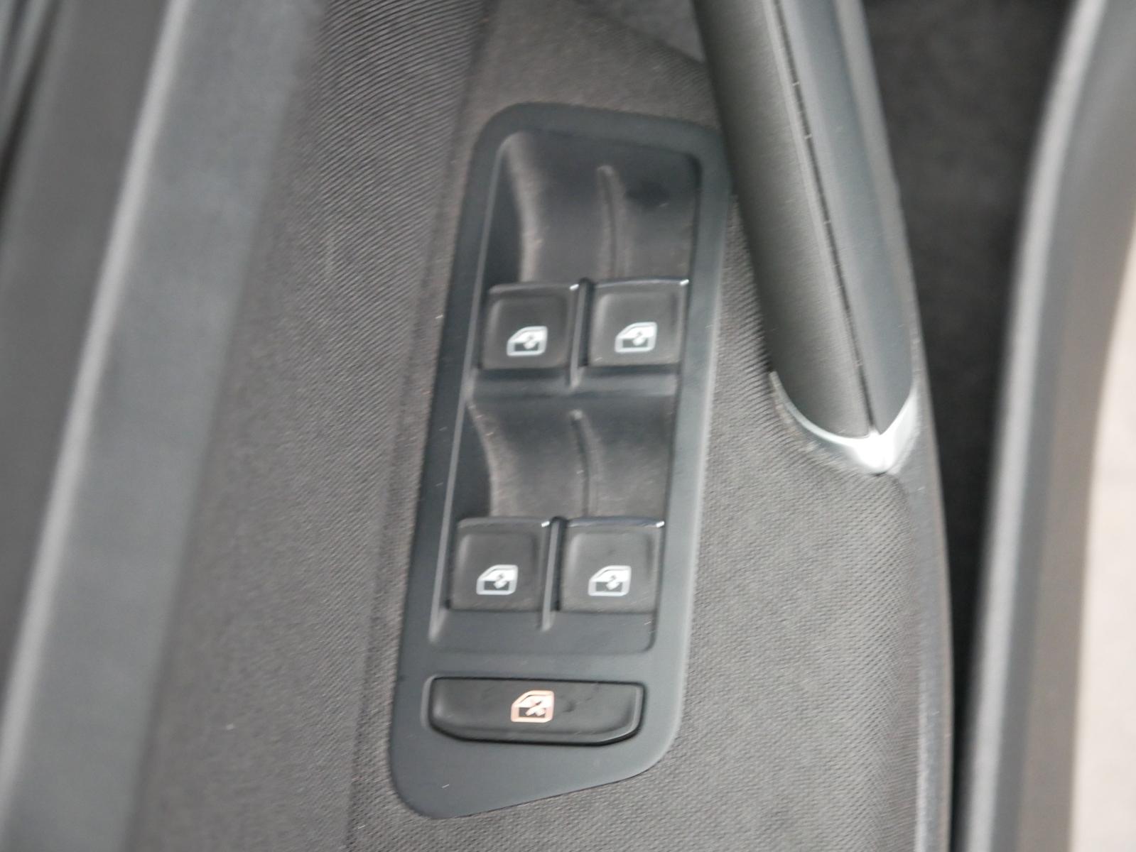Volkswagen Golf VII 1.5 TSI Highline AHK LED Standheizung